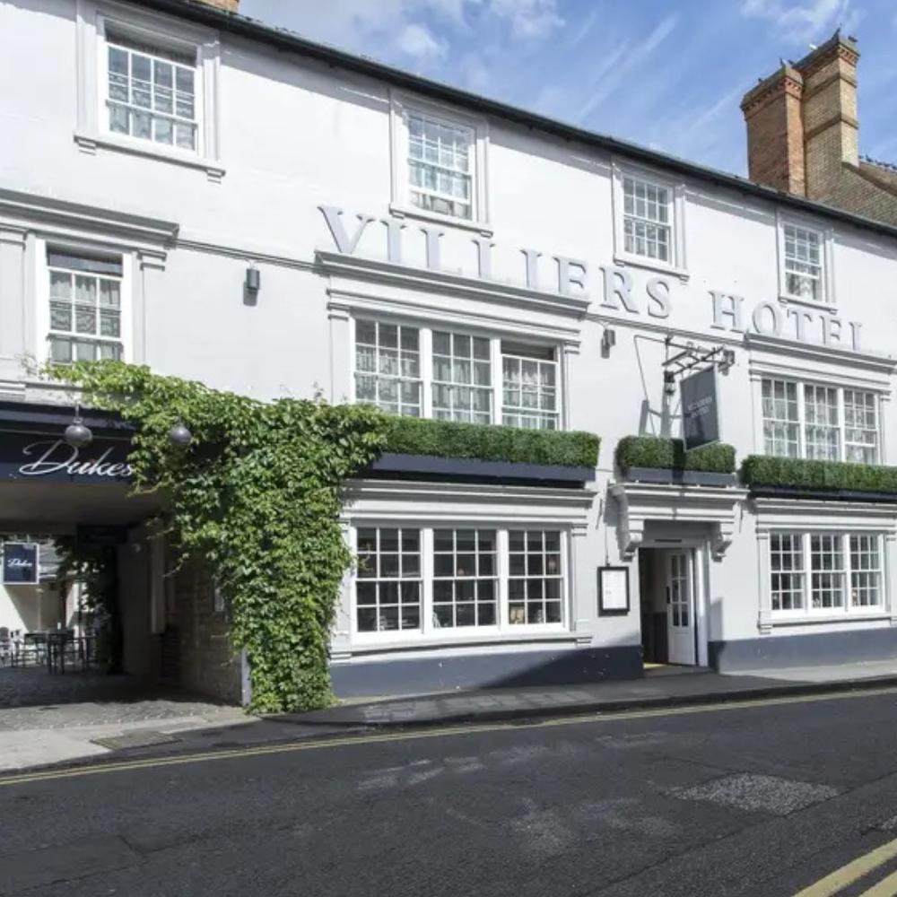 Villiers Hotel Gift Vouchers featuring front of hotel from street